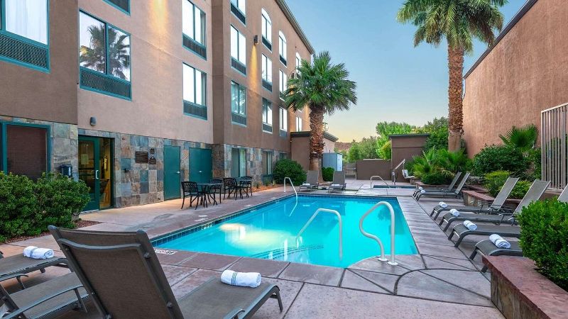 Wingate by Wyndham St. George, room with private jacuzzi, photo 6