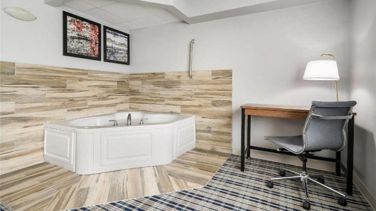 AmericInn by Wyndham Wausau