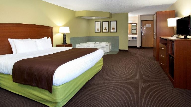 Cobblestone Hotel & Suites – Wisconsin Rapids