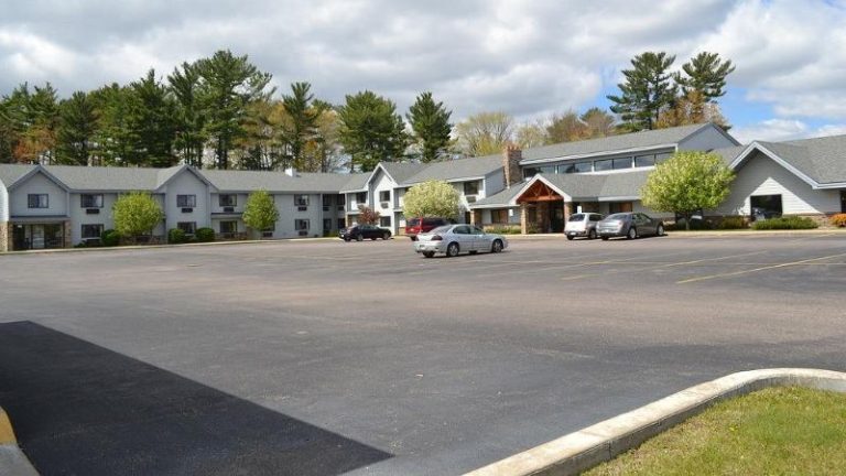 Cobblestone Hotel & Suites – Wisconsin Rapids