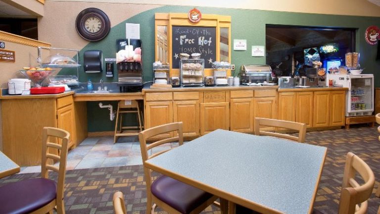 Cobblestone Hotel & Suites – Wisconsin Rapids