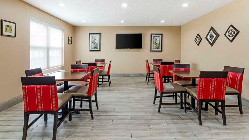 Comfort Inn Wytheville – Fort Chiswell, room with private jacuzzi, photo 7
