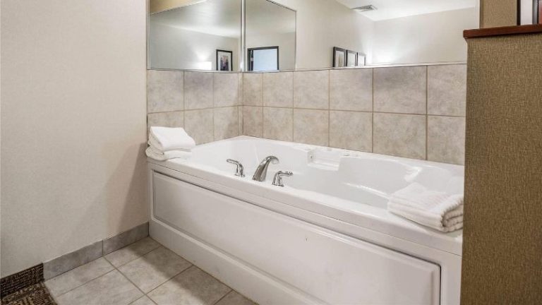 Comfort Suites at Par 4 Resort