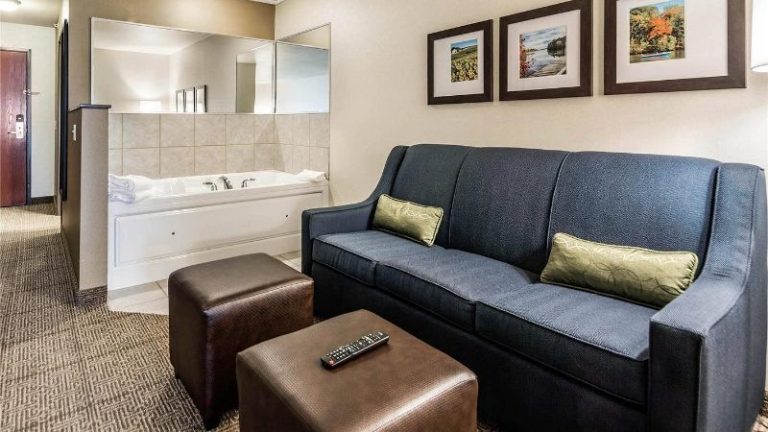 Comfort Suites at Par 4 Resort