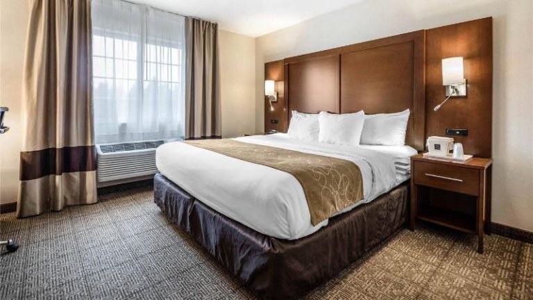 Comfort Suites at Par 4 Resort