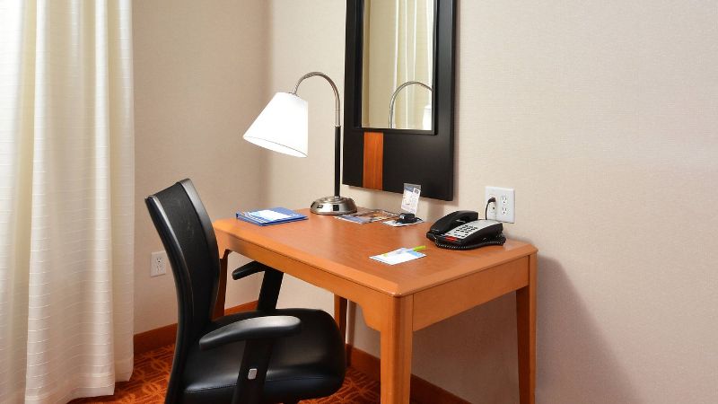 Fairfield Inn & Suites Wytheville, room with private jacuzzi, photo 5