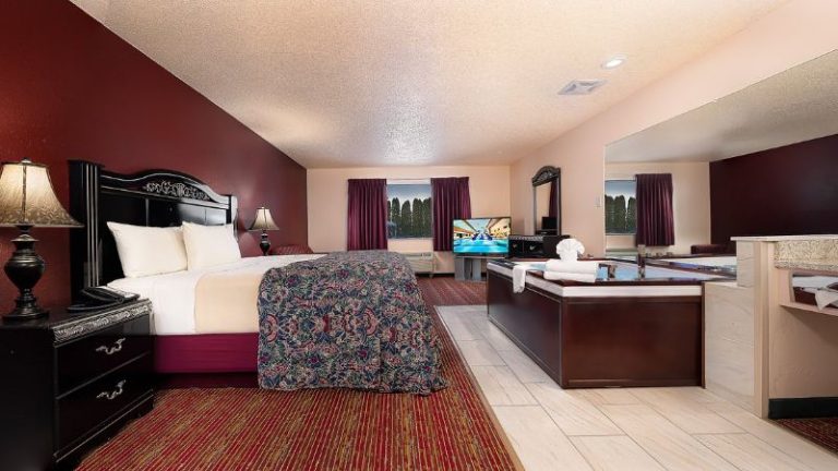 Grand Marquis Waterpark Hotel & Suites