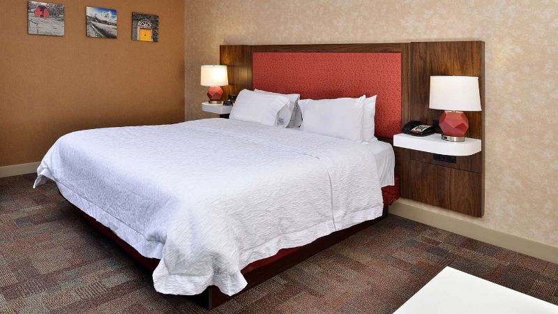 Hampton Inn Wytheville, room with private jacuzzi, photo 3