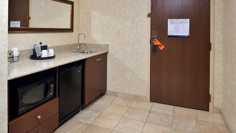 Hampton Inn Wytheville, room with private jacuzzi, photo 6