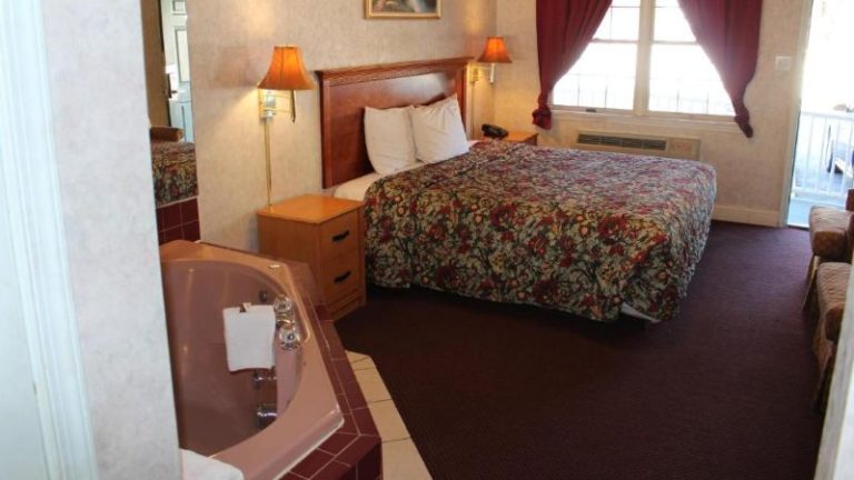 Highlander Motor Inn