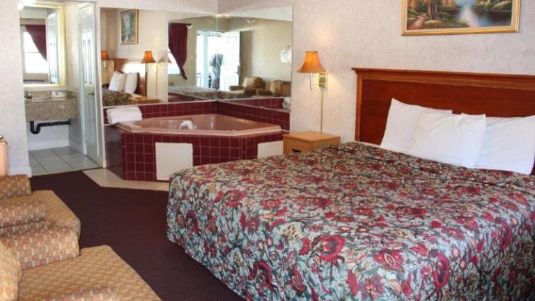 Highlander Motor Inn
