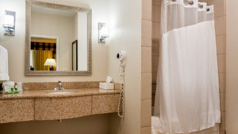 Holiday Inn Conference Ctr Marshfield, an IHG Hotel
