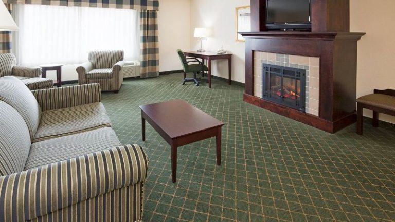 Holiday Inn Conference Ctr Marshfield, an IHG Hotel