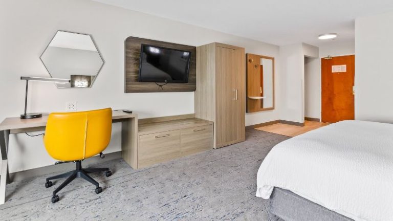 Holiday Inn Express & Suites Mount Airy, an IHG Hotel