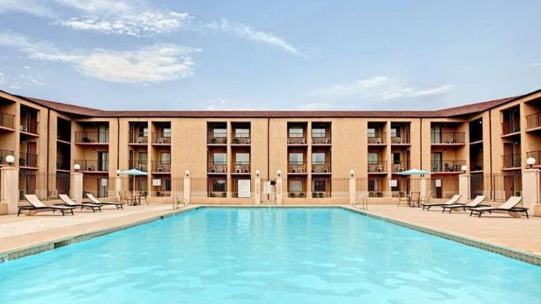 Howard Johnson by Wyndham Blackwood Near Philadelphia