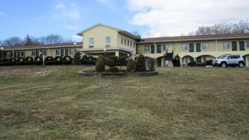 Rodeway Inn, room with private jacuzzi, photo 6