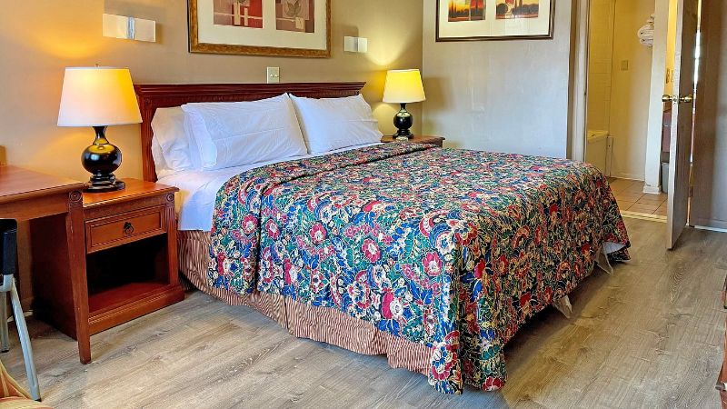 Red Carpet Inn Berlin, room with private jacuzzi, photo 2