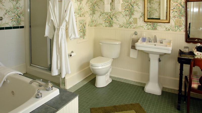 Rockwood Manor, room with private jacuzzi, photo 3