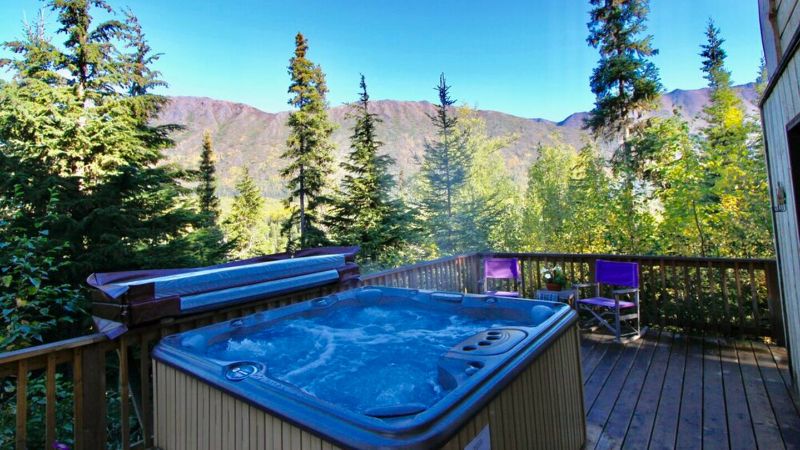 Alaska Heavenly Lodge, room with private jacuzzi, photo 1