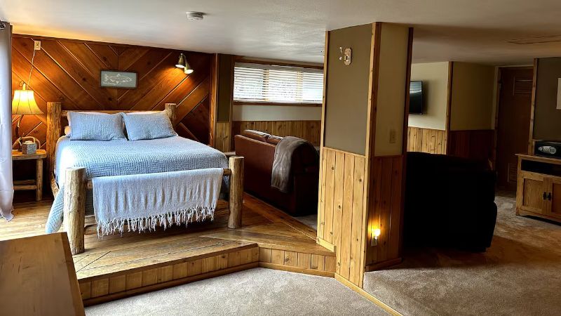 Alaska Heavenly Lodge, room with private jacuzzi, photo 3