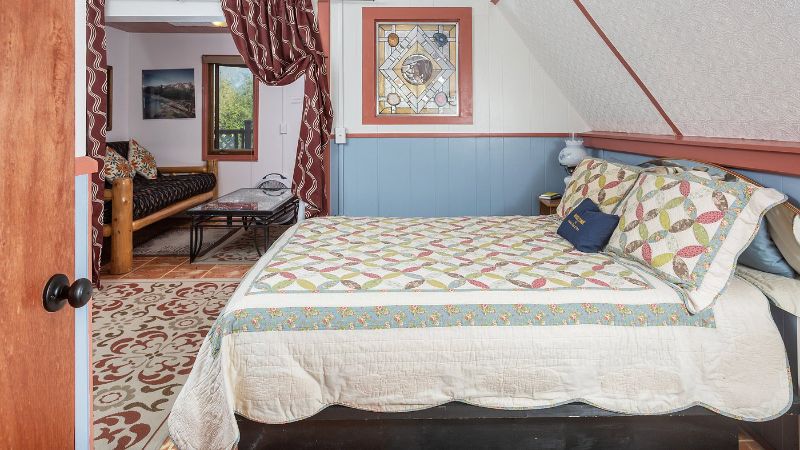 Alaska’s Point of View, room with private jacuzzi, photo 2