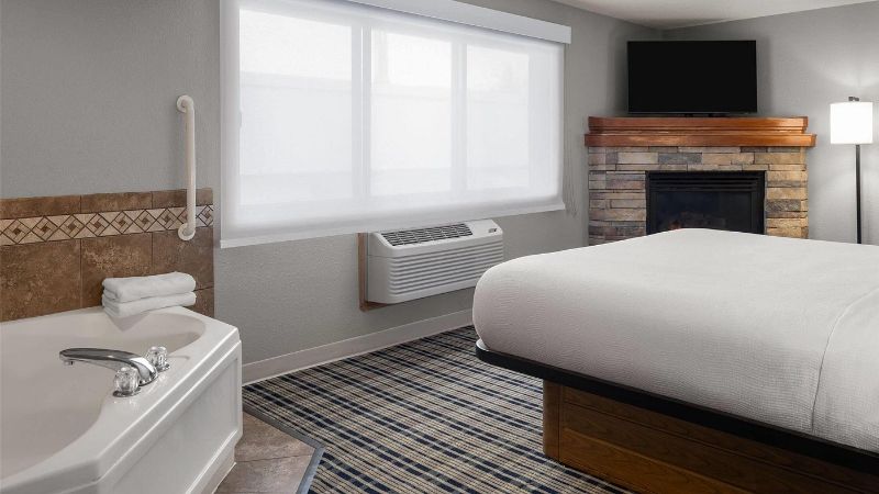 AmericInn by Wyndham Grand Forks