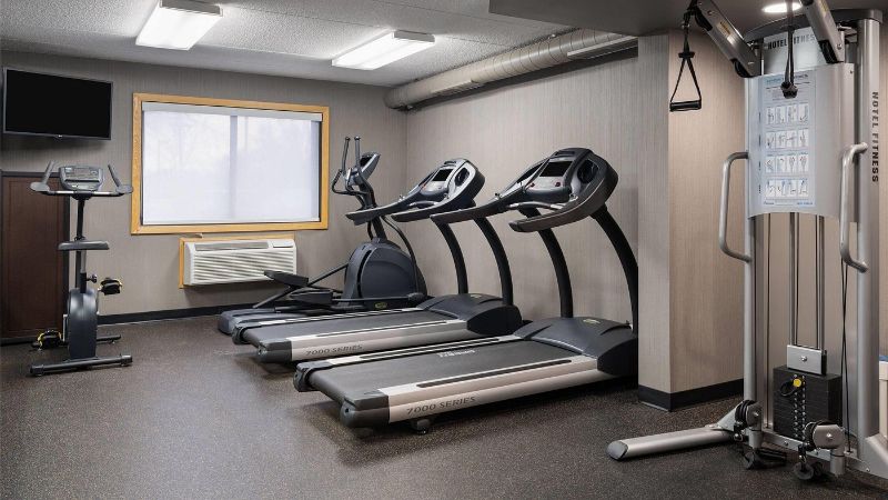 AmericInn by Wyndham Grand Forks, room with private jacuzzi, photo 8
