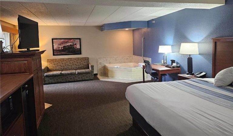 AmericInn by Wyndham Marshall