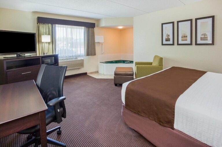 AmericInn by Wyndham Rhinelander