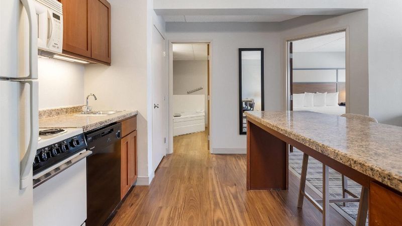 AmericInn by Wyndham Valley City, room with private jacuzzi, photo 7