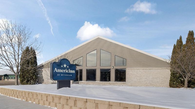 AmericInn by Wyndham Valley City, room with private jacuzzi, photo 8