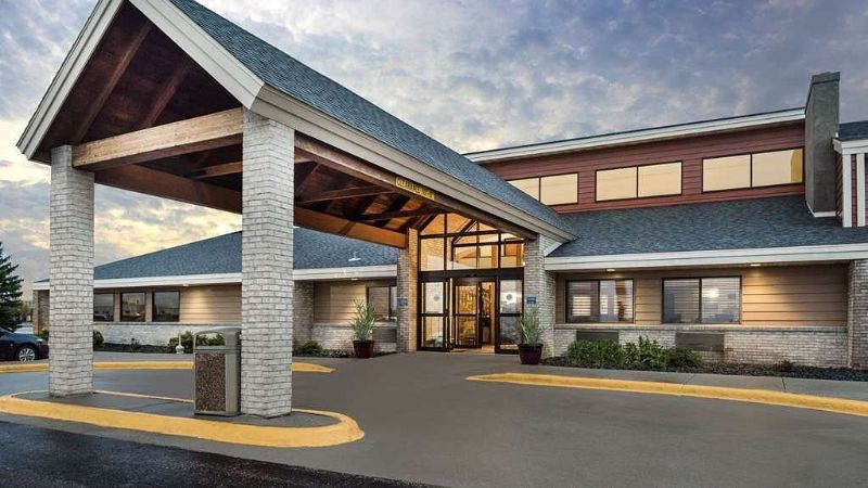 AmericInn by Wyndham Wahpeton, room with private jacuzzi, photo 2