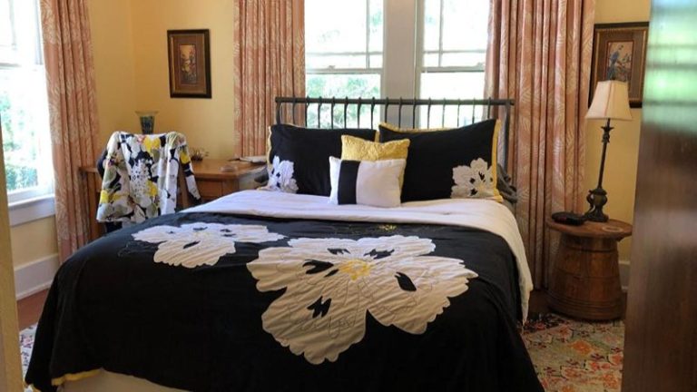 Avenue O Bed and Breakfast