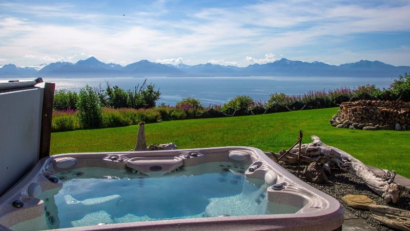 Baycrest Lodge in Homer, Alaska, room with private jacuzzi, photo 2