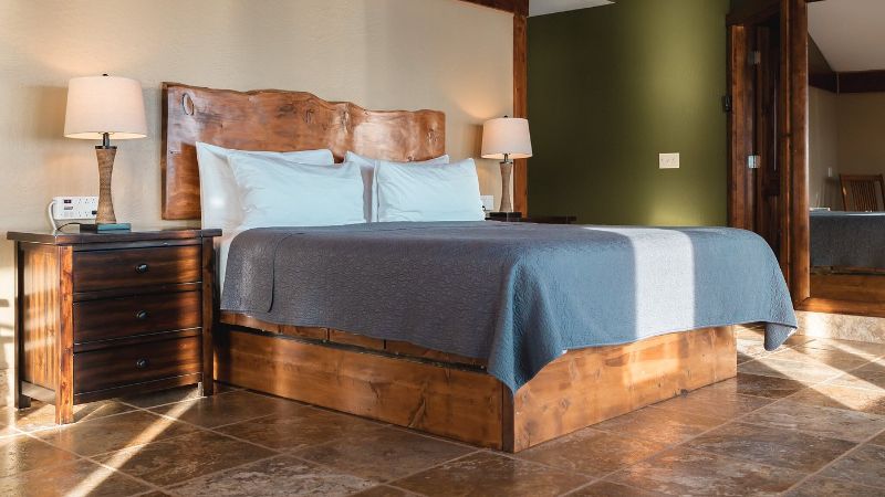 Baycrest Lodge in Homer, Alaska, room with private jacuzzi, photo 4
