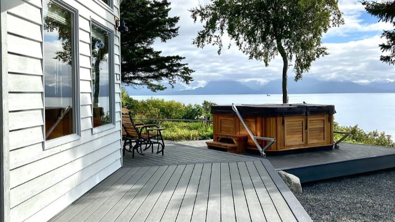 Baycrest Lodge in Homer, Alaska, room with private jacuzzi, photo 7