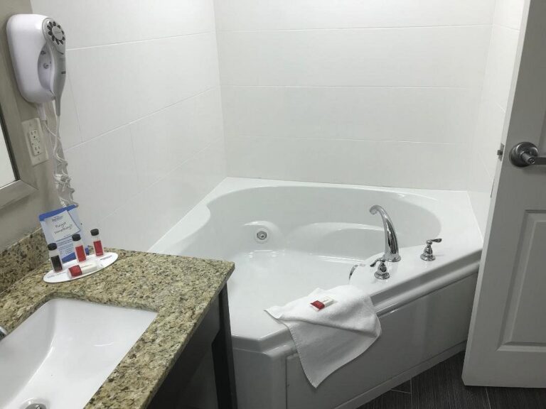 Baymont by Wyndham Clarksville