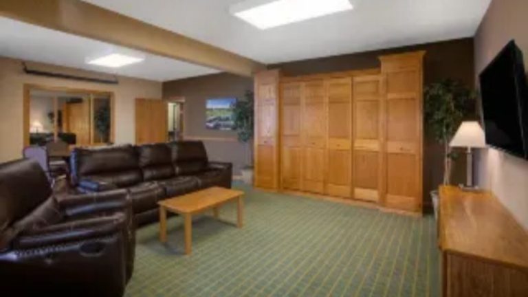 Baymont by Wyndham Fargo