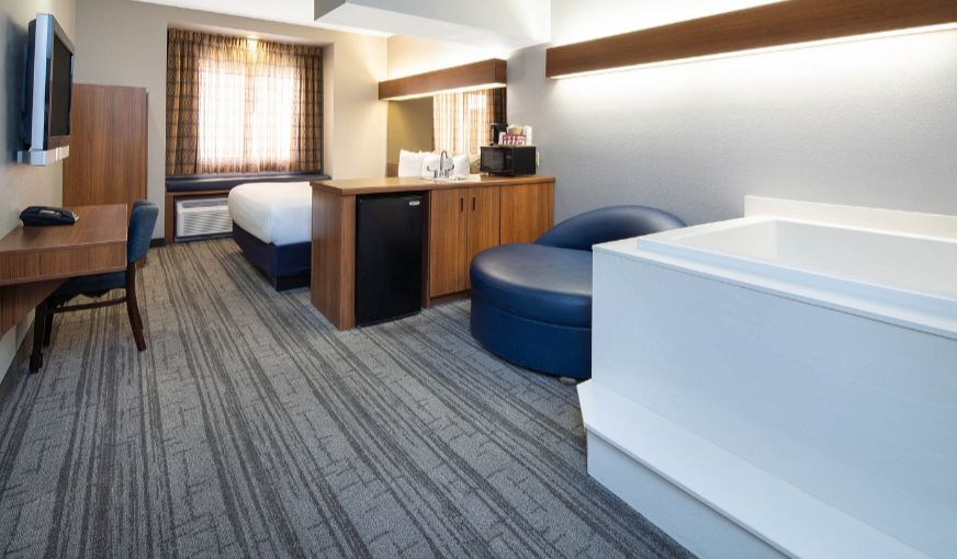 Baymont by Wyndham Las Vegas South Strip, room with private jacuzzi, photo 2