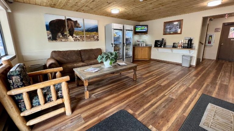 Beartooth Hideaway Inn & Cabins