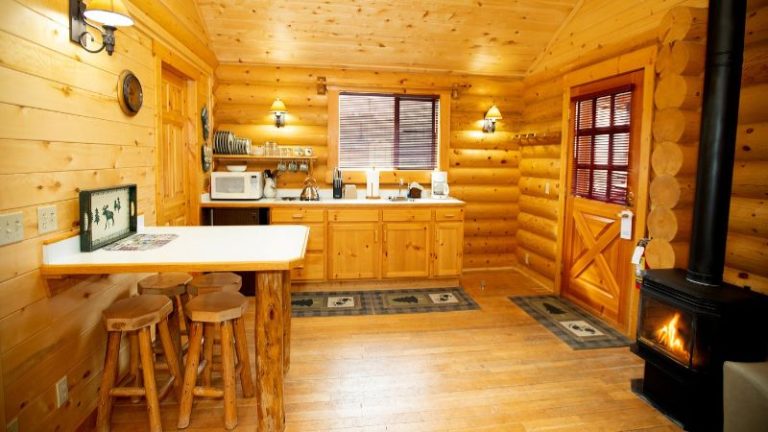 Beartooth Hideaway Inn & Cabins