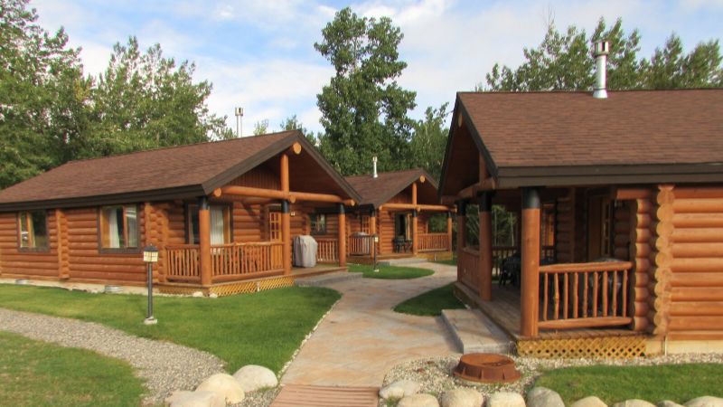 Beartooth Hideaway Inn & Cabins, room with private jacuzzi, photo 6