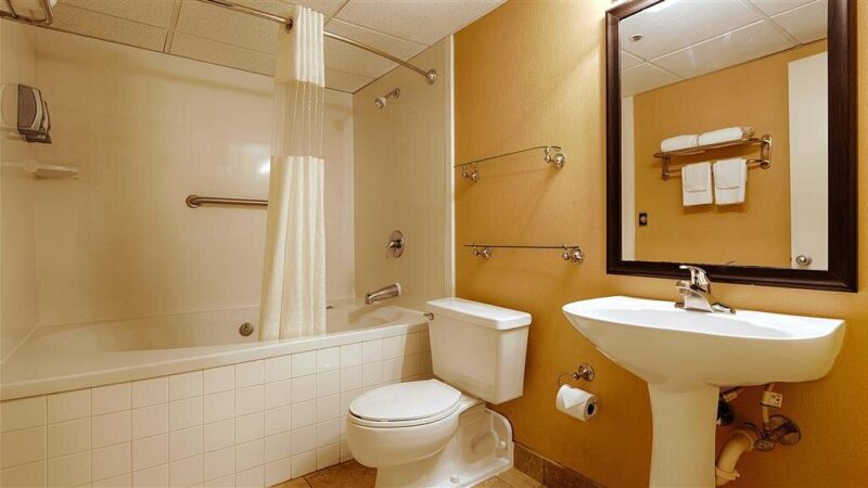 Best Western Galaxy Inn, room with private jacuzzi