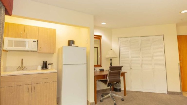 Best Western Lodge At River’s Edge
