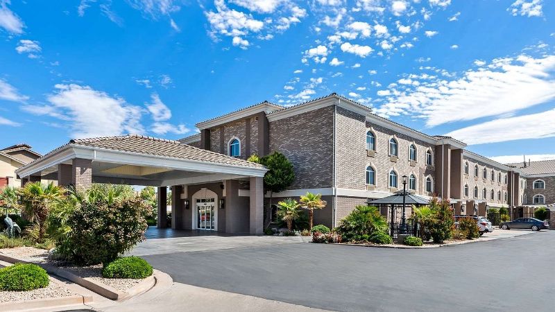 Best Western Plus Abbey Inn, room with private jacuzzi, photo 6