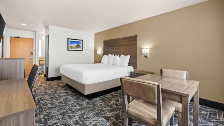 Best Western Plus Caldwell Inn & Suites