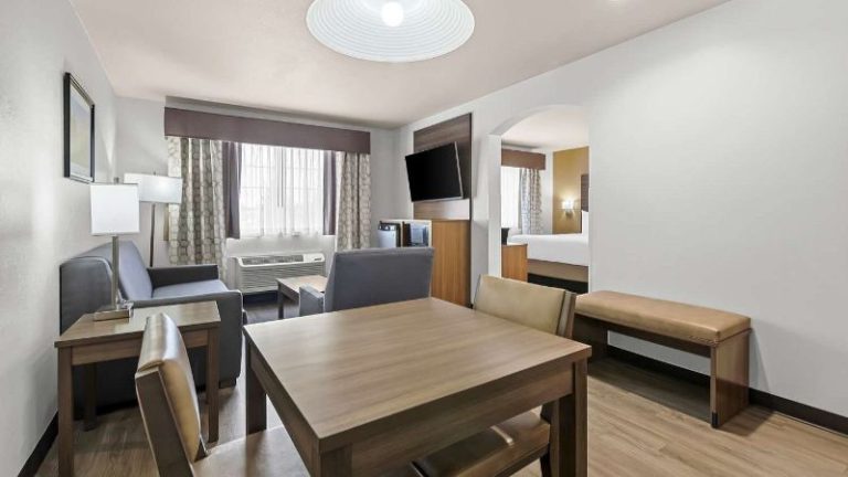 Best Western Plus Caldwell Inn & Suites