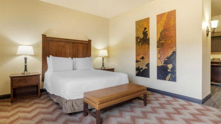 Best Western Plus Cimarron Hotel & Suites