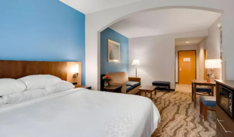 Best Western Plus River Escape Inn & Suites