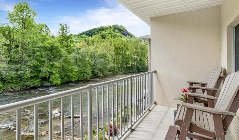 Best Western Plus River Escape Inn & Suites